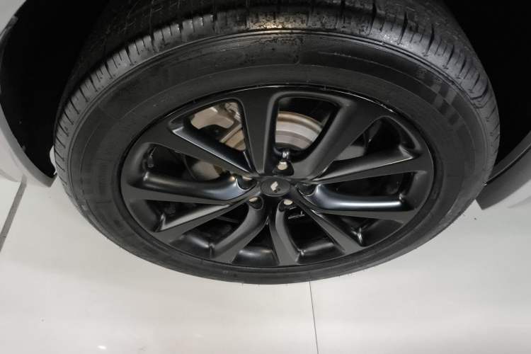 Used Li Auto ONE 2020 Extended-Range 6-Seater Version Right Rear Wheel Hub
