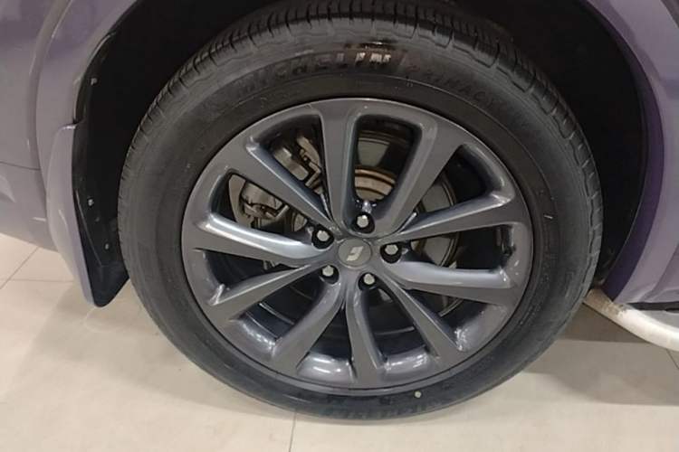 Used Li Auto ONE 2020 Extended-Range 6-Seater Version Right Rear Wheel Hub