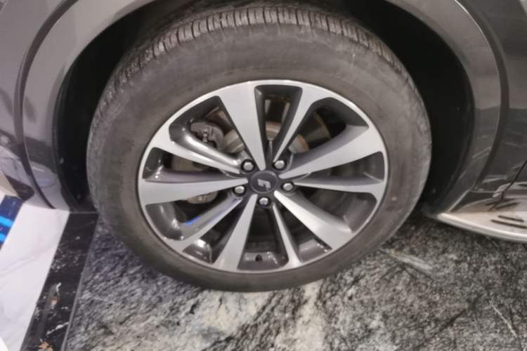 Used Li Auto ONE 2020 Extended-Range 6-Seater Version Left Front Wheel Hub