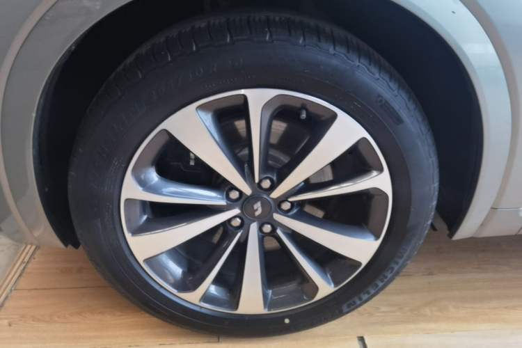 Used Li Auto ONE 2020 Extended-Range 6-Seater Version Left Front Wheel Hub
