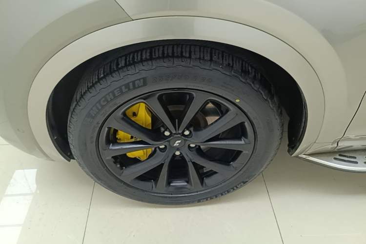 Used Li Auto ONE 2020 Extended-Range 6-Seater Version Left Front Wheel Hub