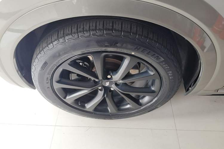 Used Li Auto ONE 2020 Extended-Range 6-Seater Version Left Front Wheel Hub