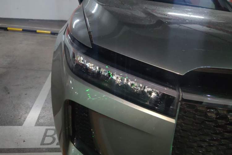 Used Li Auto ONE 2020 Extended-Range 6-Seater Version Right Front Headlight