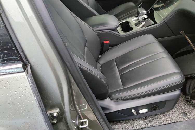 Used Li Auto ONE 2020 Range-Extended 7-Seater Version Right Front Seat