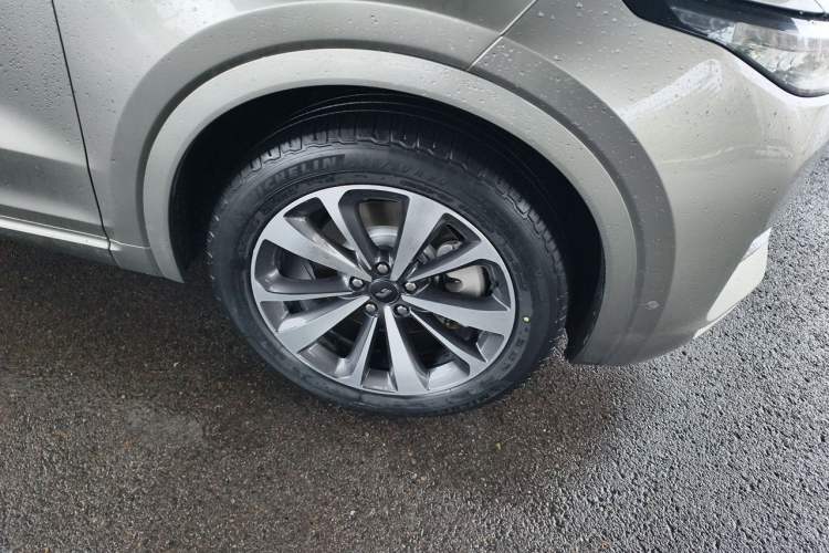 Used Li Auto ONE 2020 Extended-Range 6-Seater Version Right Front Wheel Hub