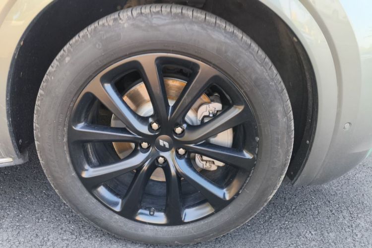 Used Li Auto ONE 2020 Extended-Range 6-Seater Version Right Front Wheel Hub
