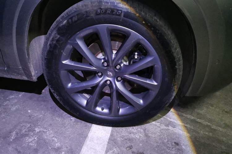 Used Li Auto ONE 2020 Extended-Range 6-Seater Version Right Front Wheel Hub