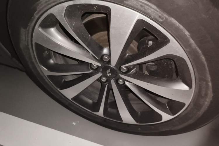 Used Li Auto ONE 2020 Extended-Range 6-Seater Version Right Front Wheel Hub
