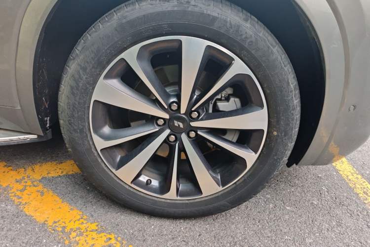 Used Li Auto ONE 2020 Extended-Range 6-Seater Version Right Front Wheel Hub