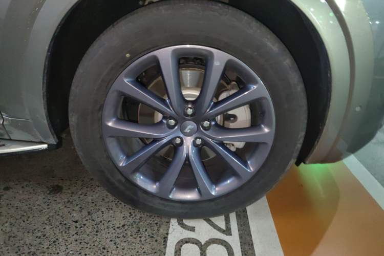 Used Li Auto ONE 2020 Extended-Range 6-Seater Version Right Front Wheel Hub