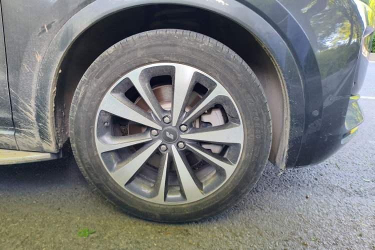 Used Li Auto ONE 2020 Extended-Range 6-Seater Version Right Front Wheel Hub