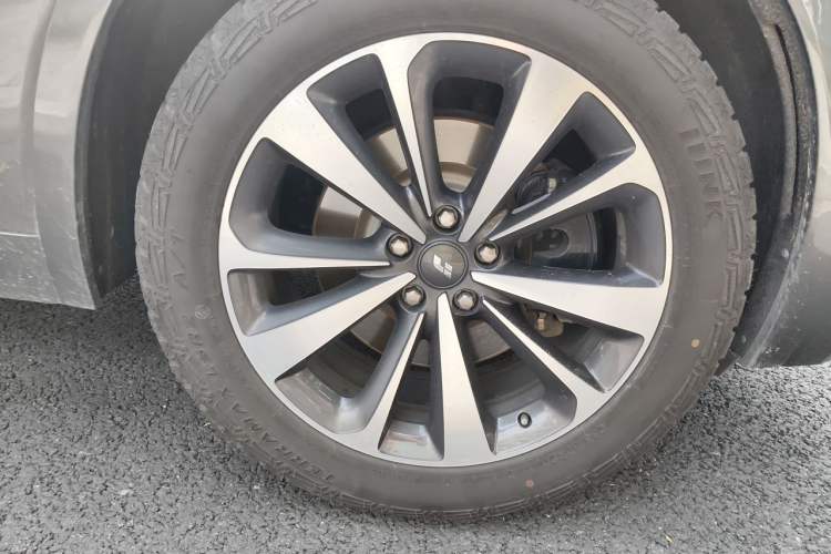 Used Li Auto ONE 2020 Extended-Range 6-Seater Version Right Front Wheel Hub