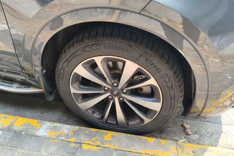 Used Li Auto ONE 2020 Extended-Range 6-Seater Version Right Front Wheel Hub
