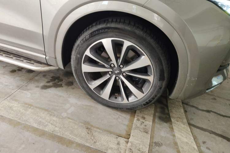 Used Li Auto ONE 2020 Extended-Range 6-Seater Version Right Front Wheel Hub