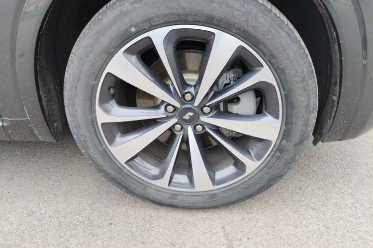 Used Li Auto ONE 2020 Extended-Range 6-Seater Version Right Front Wheel Hub