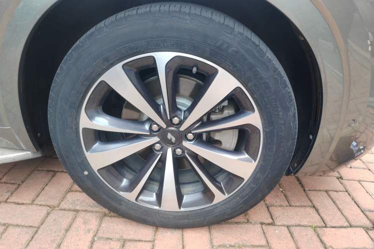 Used Li Auto ONE 2020 Extended-Range 6-Seater Version Right Front Wheel Hub