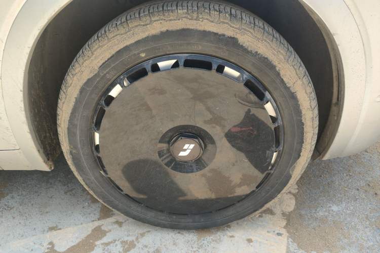 Used Li Auto ONE 2020 Extended-Range 6-Seater Version Right Front Wheel Hub