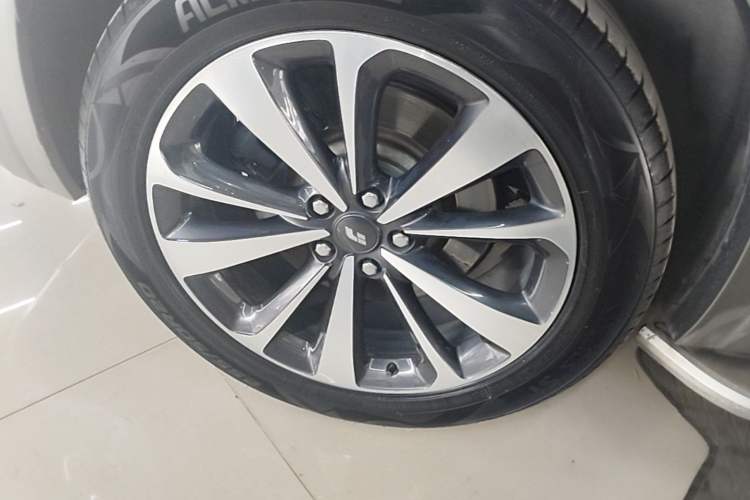 Used Li Auto ONE 2020 Extended-Range 6-Seater Version Right Rear Wheel Hub