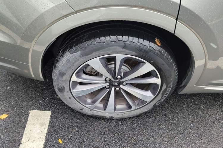 Used Li Auto ONE 2020 Range-Extended 7-Seater Version Right Rear Wheel Hub