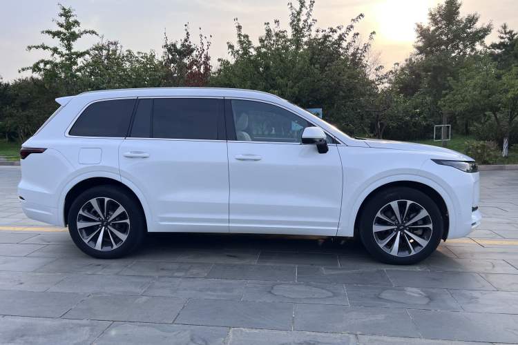 Used Li Auto ONE 2020 Extended-Range 6-Seater Version Exterior 2