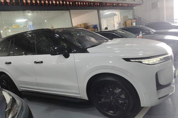 Used Li Auto ONE 2020 Extended-Range 6-Seater Version Front Right 45 Deg