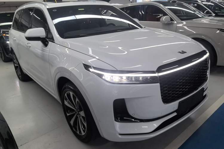 Used Li Auto ONE 2020 Extended-Range 6-Seater Version Front Right 45 Deg