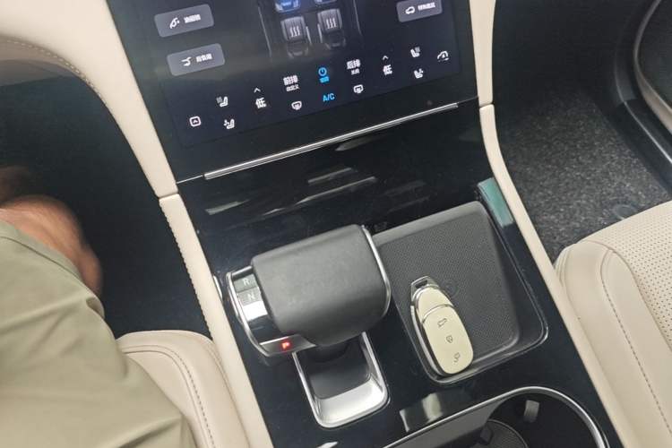 Used Li Auto ONE 2020 Extended-Range 6-Seater Version Gear Lever