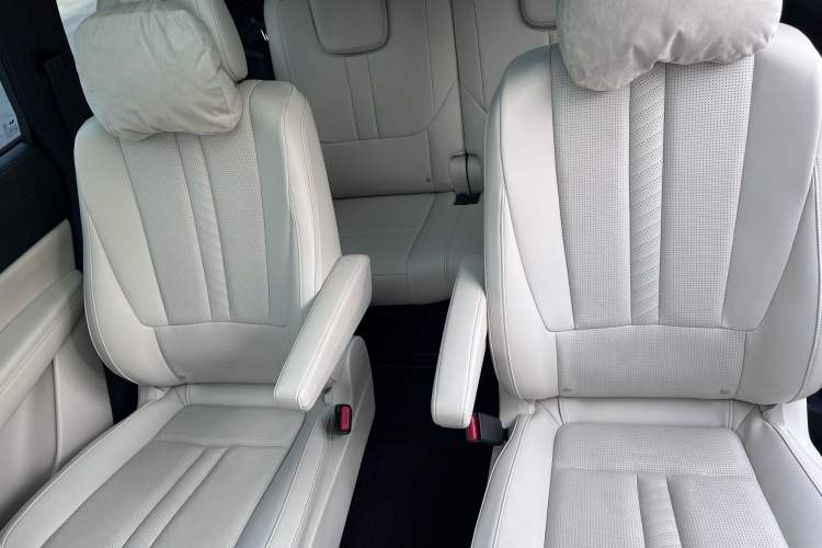 Used Li Auto ONE 2020 Extended-Range 6-Seater Version Interior 13