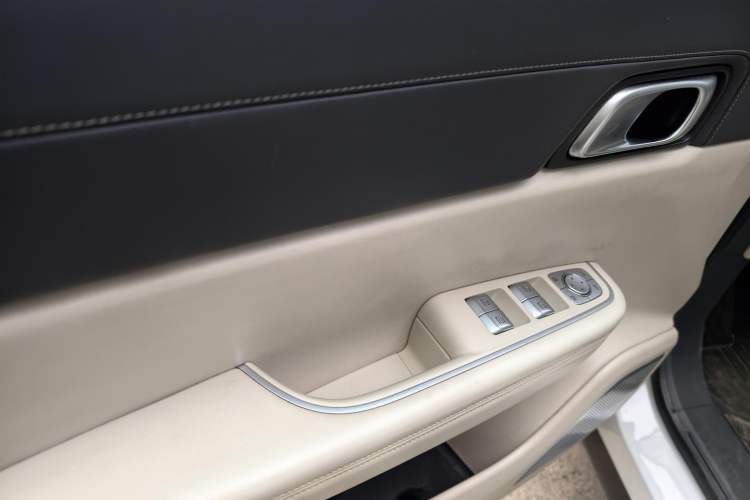Used Li Auto ONE 2020 Extended-Range 6-Seater Version Interior 4