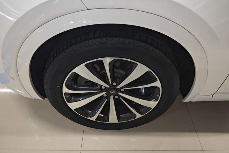 Used Li Auto ONE 2020 Extended-Range 6-Seater Version Left Front Wheel Hub