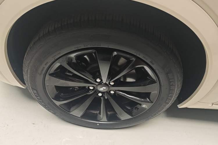 Used Li Auto ONE 2020 Extended-Range 6-Seater Version Left Front Wheel Hub