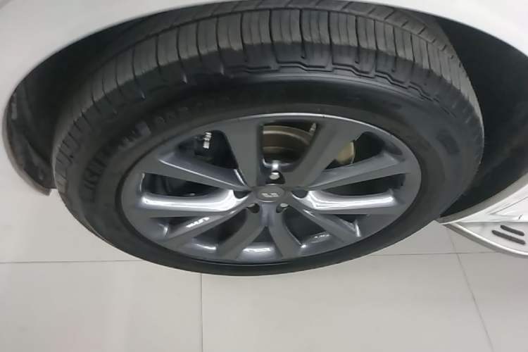 Used Li Auto ONE 2020 Extended-Range 6-Seater Version Left Front Wheel Hub