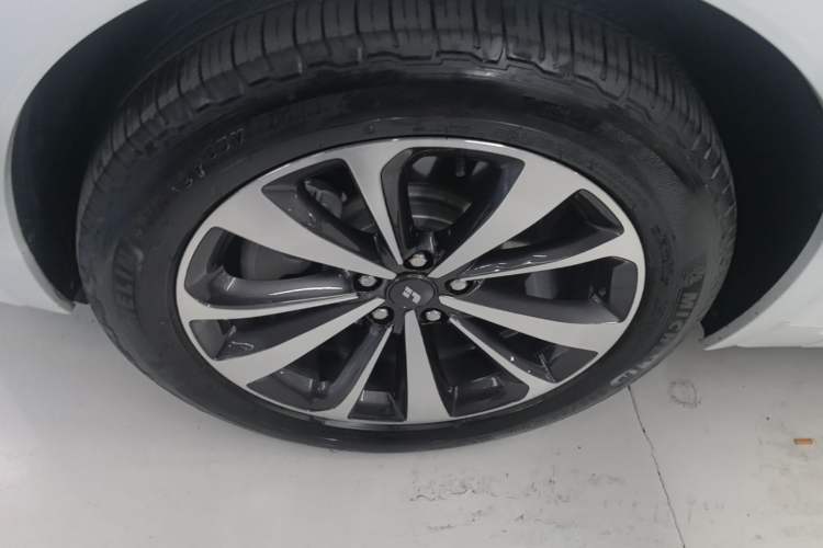 Used Li Auto ONE 2020 Extended-Range 6-Seater Version Left Front Wheel Hub