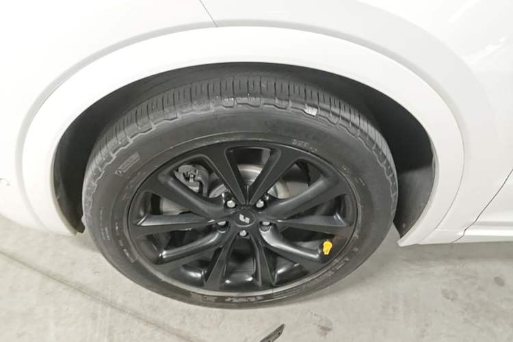 Used Li Auto ONE 2020 Extended-Range 6-Seater Version Left Front Wheel Hub