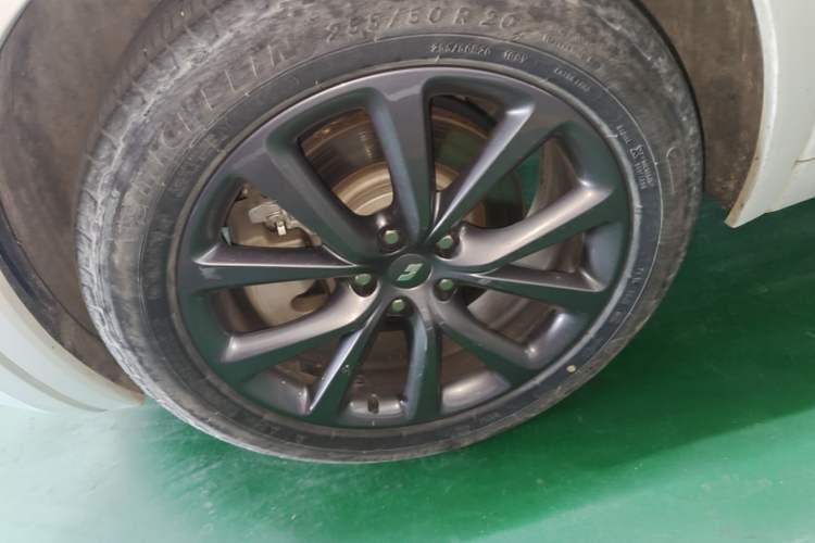 Used Li Auto ONE 2020 Extended-Range 6-Seater Version Left Front Wheel Hub