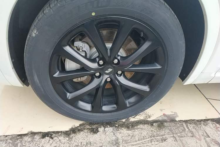 Used Li Auto ONE 2020 Extended-Range 6-Seater Version Left Front Wheel Hub
