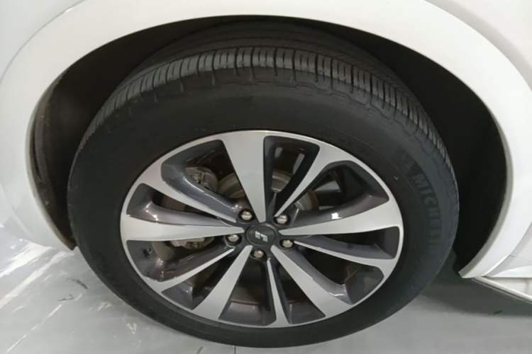 Used Li Auto ONE 2020 Extended-Range 6-Seater Version Left Front Wheel Hub
