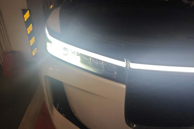 Used Li Auto ONE 2020 Extended-Range 6-Seater Version Right Front Headlight