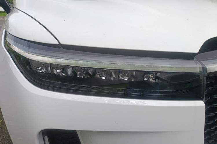 Used Li Auto ONE 2020 Range-Extended 7-Seater Version Right Front Headlight