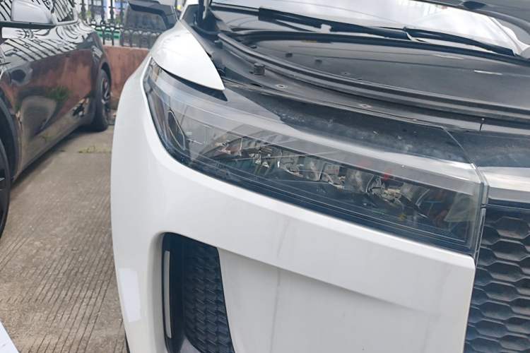 Used Li Auto ONE 2020 Extended-Range 6-Seater Version Right Front Headlight