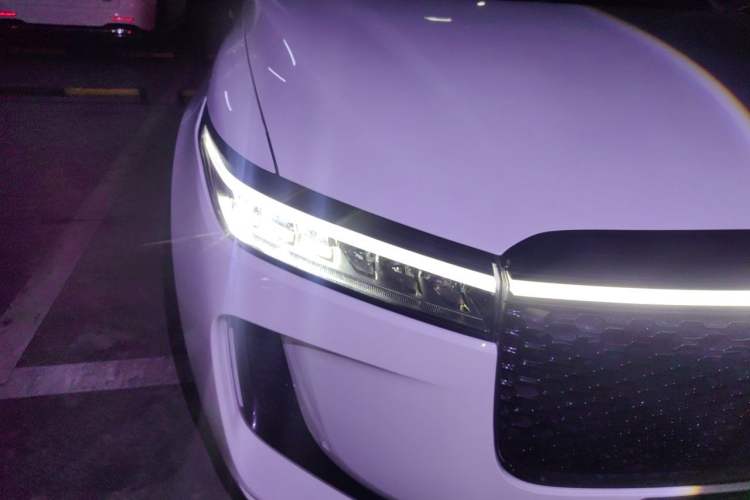 Used Li Auto ONE 2020 Extended-Range 6-Seater Version Right Front Headlight
