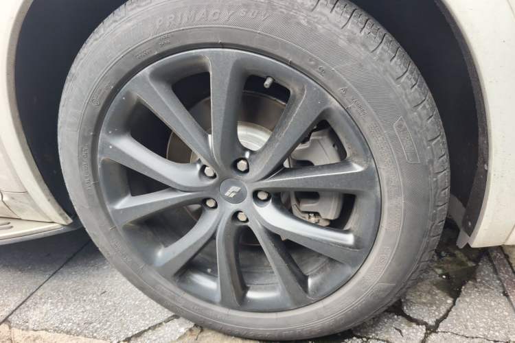 Used Li Auto ONE 2020 Extended-Range 6-Seater Version Right Front Wheel Hub