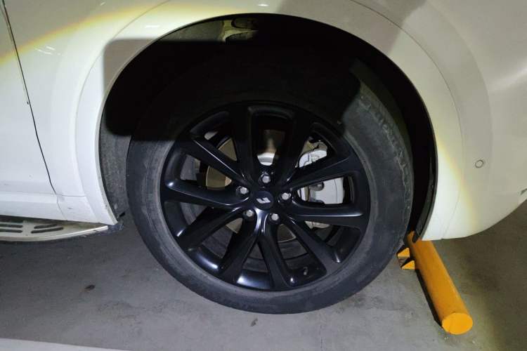 Used Li Auto ONE 2020 Extended-Range 6-Seater Version Right Front Wheel Hub