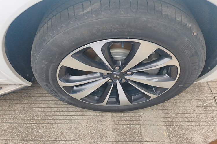 Used Li Auto ONE 2020 Extended-Range 6-Seater Version Right Front Wheel Hub