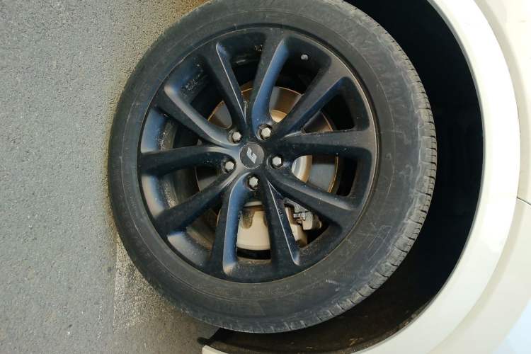 Used Li Auto ONE 2020 Extended-Range 6-Seater Version Right Front Wheel Hub