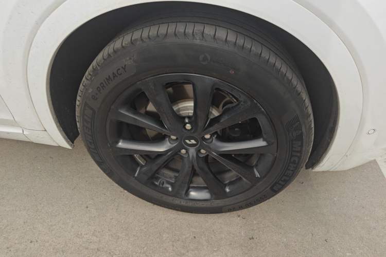 Used Li Auto ONE 2020 Extended-Range 6-Seater Version Right Front Wheel Hub