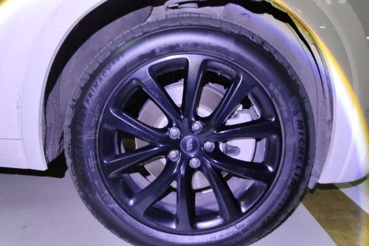Used Li Auto ONE 2020 Extended-Range 6-Seater Version Right Front Wheel Hub