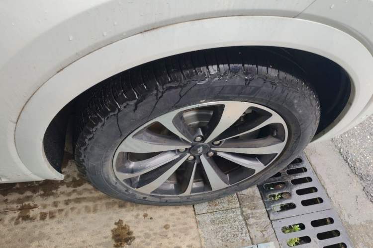 Used Li Auto ONE 2020 Extended-Range 6-Seater Version Right Front Wheel Hub