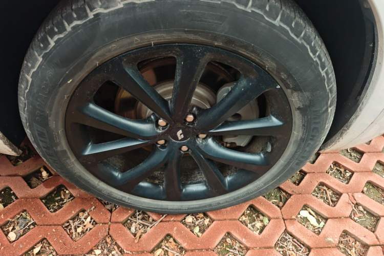 Used Li Auto ONE 2020 Extended-Range 6-Seater Version Right Front Wheel Hub