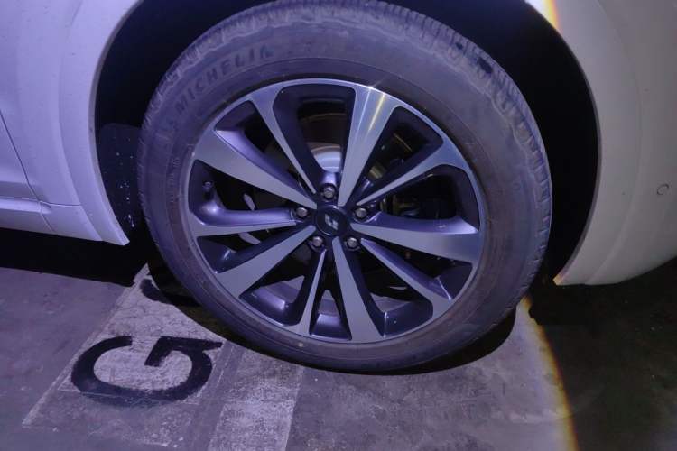 Used Li Auto ONE 2020 Extended-Range 6-Seater Version Right Front Wheel Hub